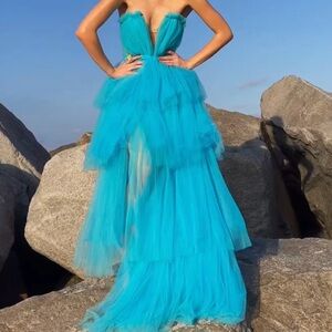 Luxury Elegant Blue Strapless Evening Gown